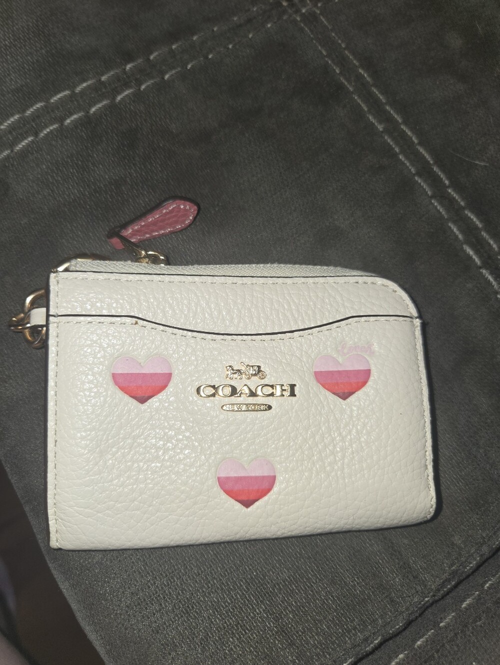 COACH L Zip Card Case With Stripe Heart Print

CA794 Gold/Chalk Multi